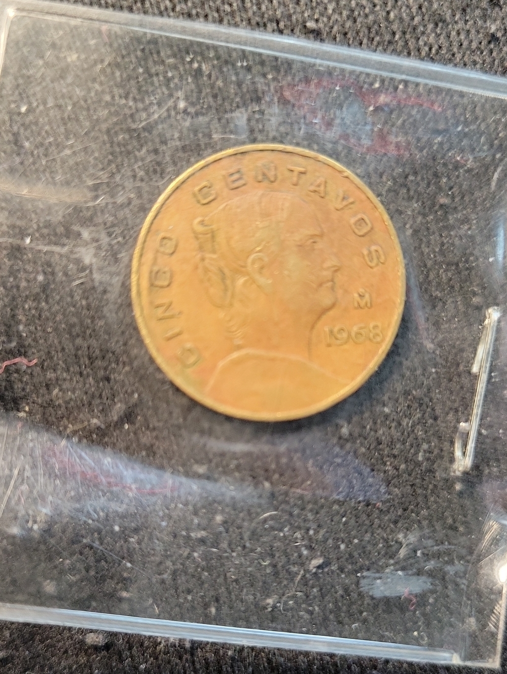 Vintage 1968 Mexican 1 Centavos Copper-Colored Coin - Brown